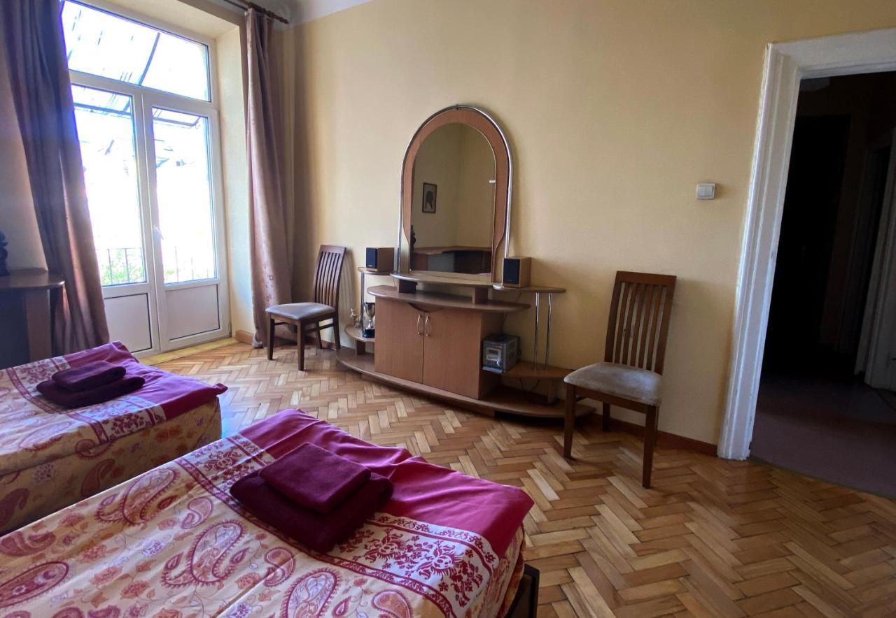 Apartment On Svobody Avenue Lviv Exterior foto