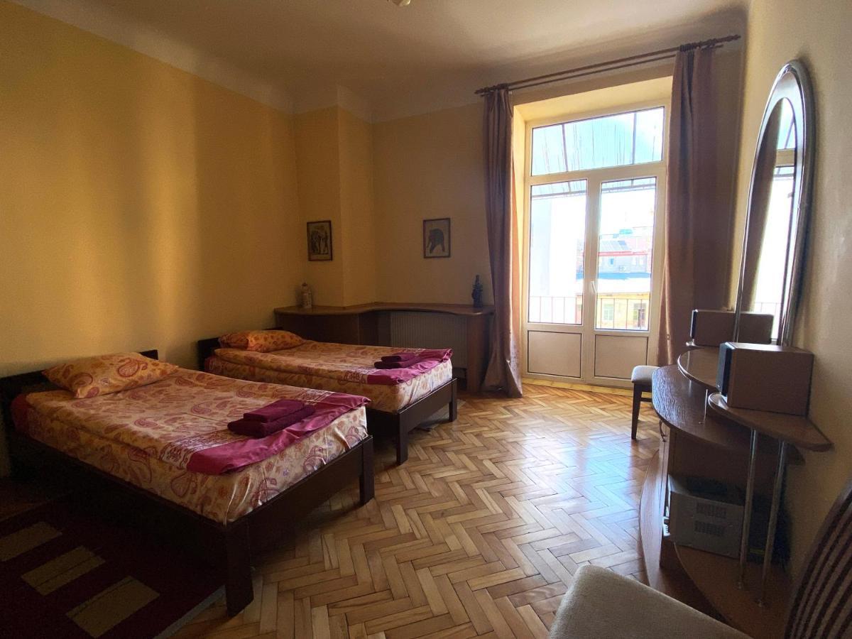 Apartment On Svobody Avenue Lviv Exterior foto