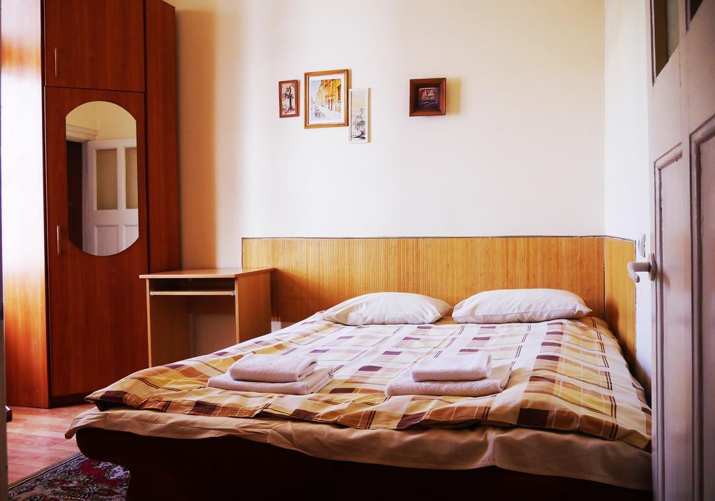 Apartment On Svobody Avenue Lviv Exterior foto